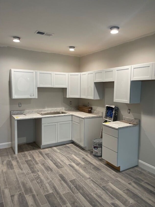 Building Photo - BRAND  NEW DUPLEX, GREAT LOCATION