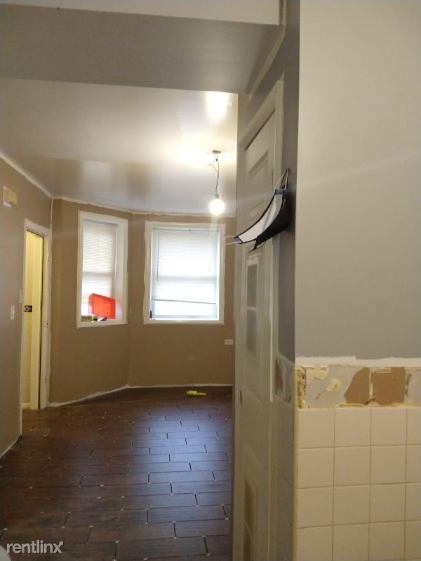 Building Photo - 2510 S Sawyer Ave