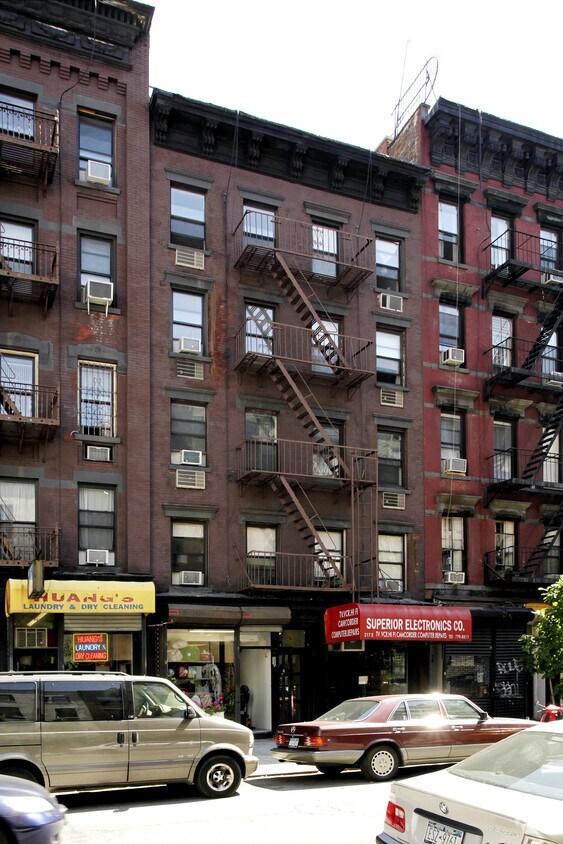 Foto principal - 217 E 26th St