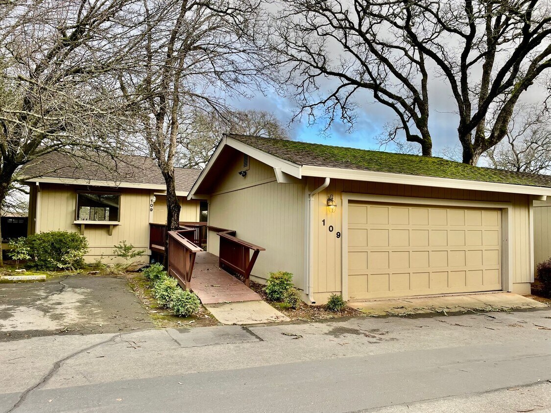 Primary Photo - 109 Winding Canyon Ln