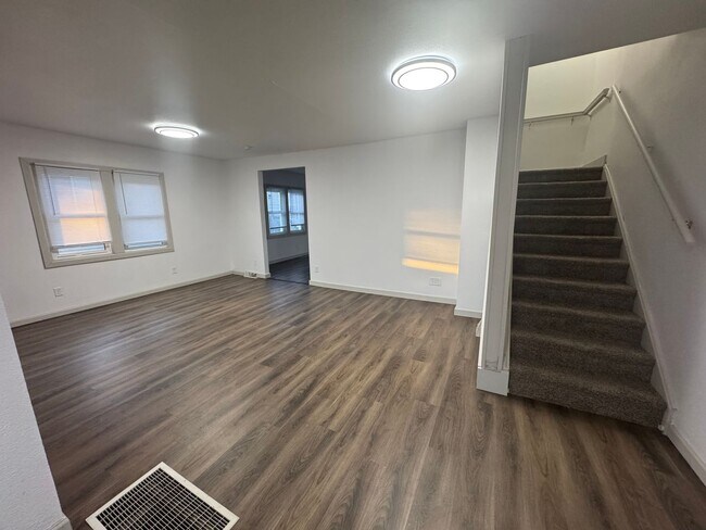 Foto del edificio - NEW LISTING: Remodeled 4 Bed 2 Bath