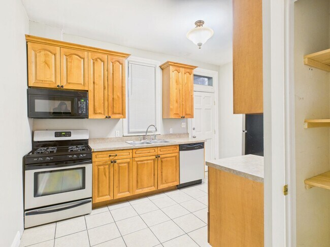 Foto del edificio - 3 Bedroom Single Family Home on Delaware St.