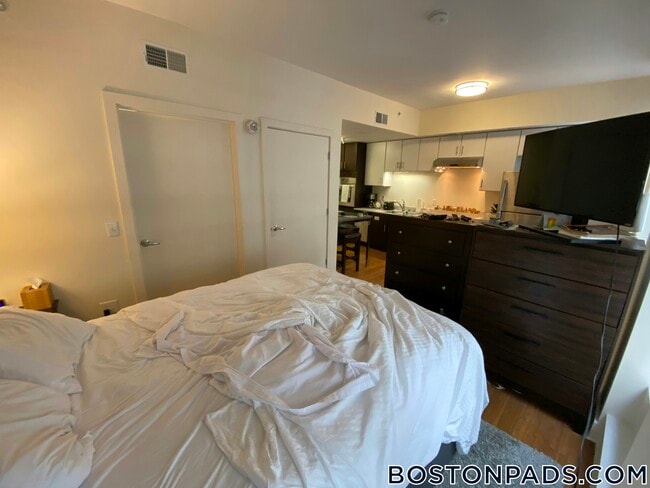 Building Photo - 8 Winter St