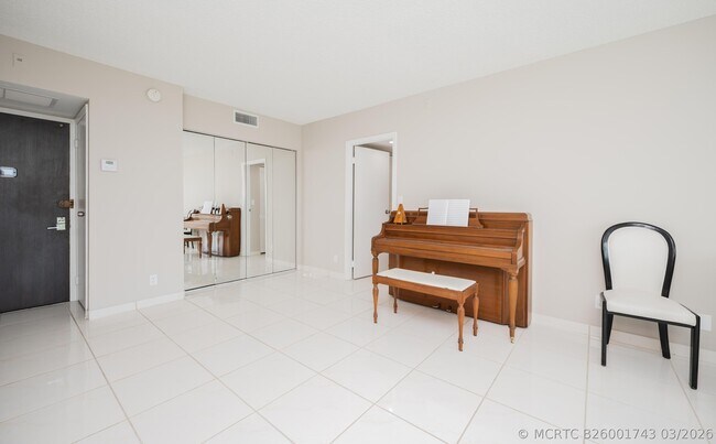 Building Photo - 20335 W Country Club Dr