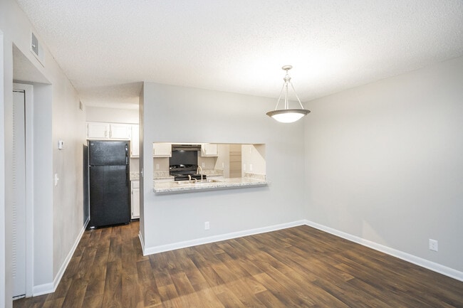 Foto del edificio - Pebble Creek Apartments