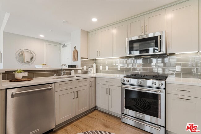 Building Photo - 6030 S Seabluff Dr
