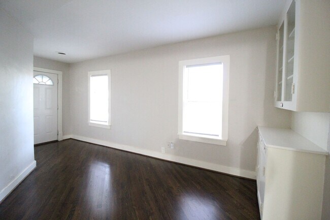 Foto del edificio - November Free On This 2 Bedroom 1 Bath Bun...