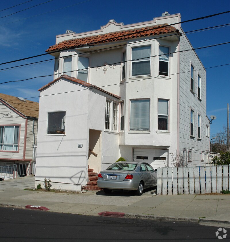 Building Photo - 200 Hillcrest Dr