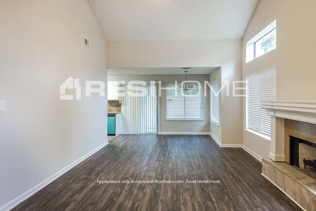 Foto del edificio - "LIMITED TIME OFFER: Get 1 month FREE RENT...