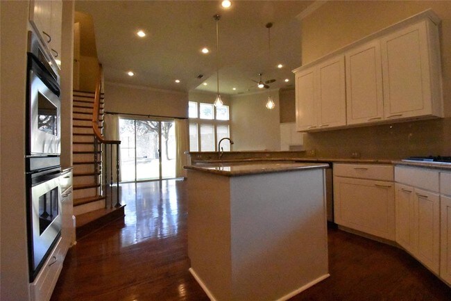 Building Photo - 5637 Gleneagles Dr