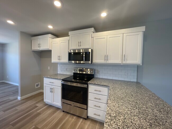 Foto del edificio - 692 N Jozlynn Ave