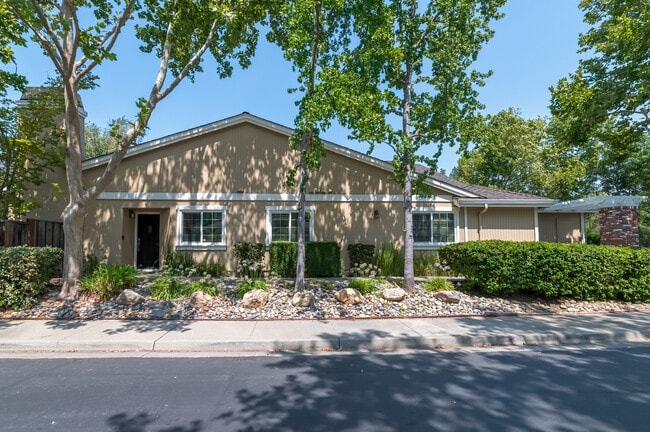 Building Photo - 1105 Shady Creek Pl