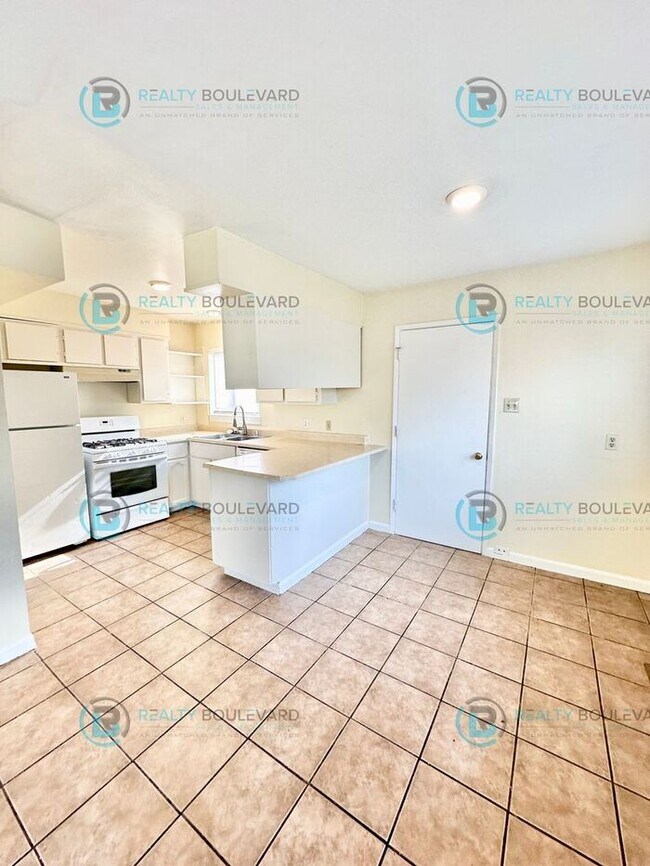 Building Photo - Welcome to your dream home in Northeast Re...