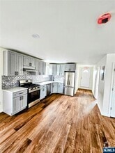 Building Photo - 212 Laurel Ave