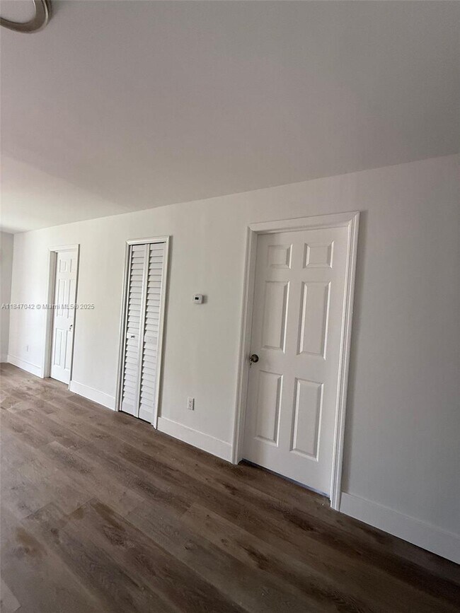 Foto del edificio - 1669 NW 70th St