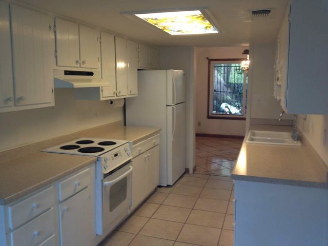 White Kitchen - 3146 Blairstone Ct