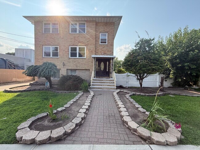 286 Leonia Ave
