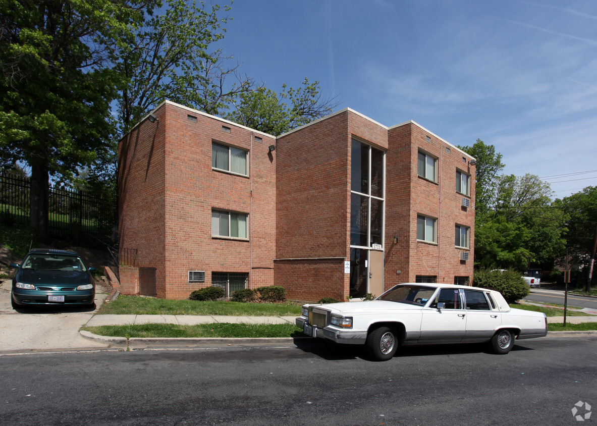 Primary Photo - Corcoran House Apartments