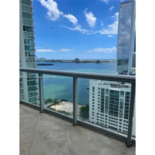 Foto del edificio - 480 NE 30th St