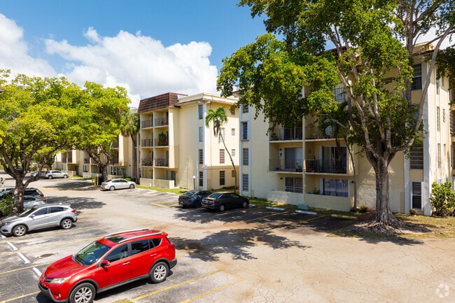 Building Photo - Capri Gardens Condominiums