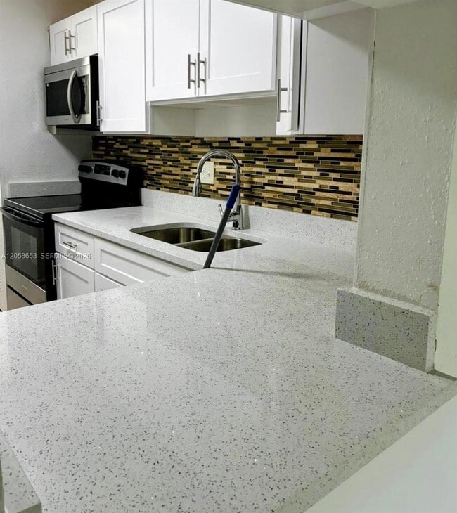 Building Photo - 7911 N Colony Cir