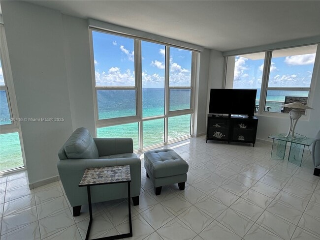 Building Photo - 3505 S Ocean Dr