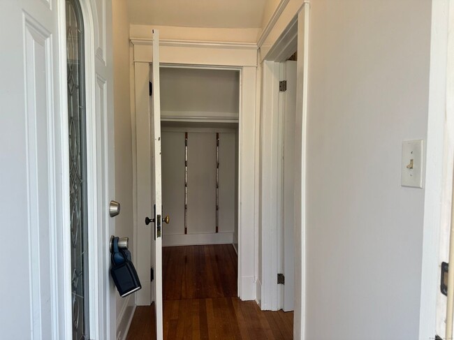 Foto del edificio - 1049 Campbell Ave