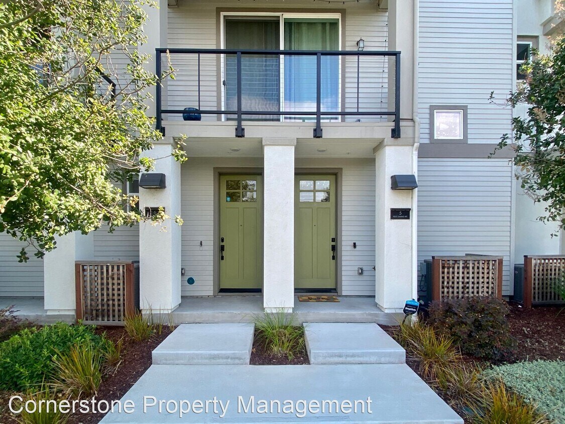 Primary Photo - 2 br, 2.5 bath House - 920 E Duane Ave #6