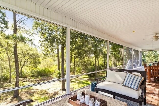 Building Photo - 259 Kelsall Dr