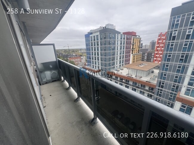Building Photo - 258 Sunview St