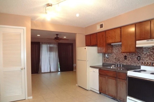 Foto del edificio - 12900 Walden Rd