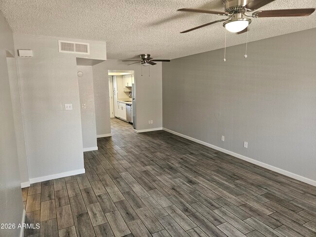 Foto del edificio - 3818 E Earll Dr