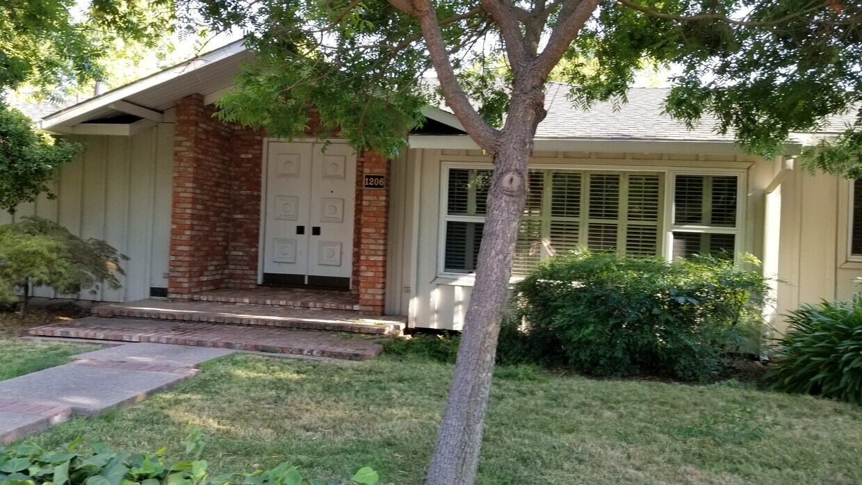Primary Photo - 1206 W Lincoln Rd