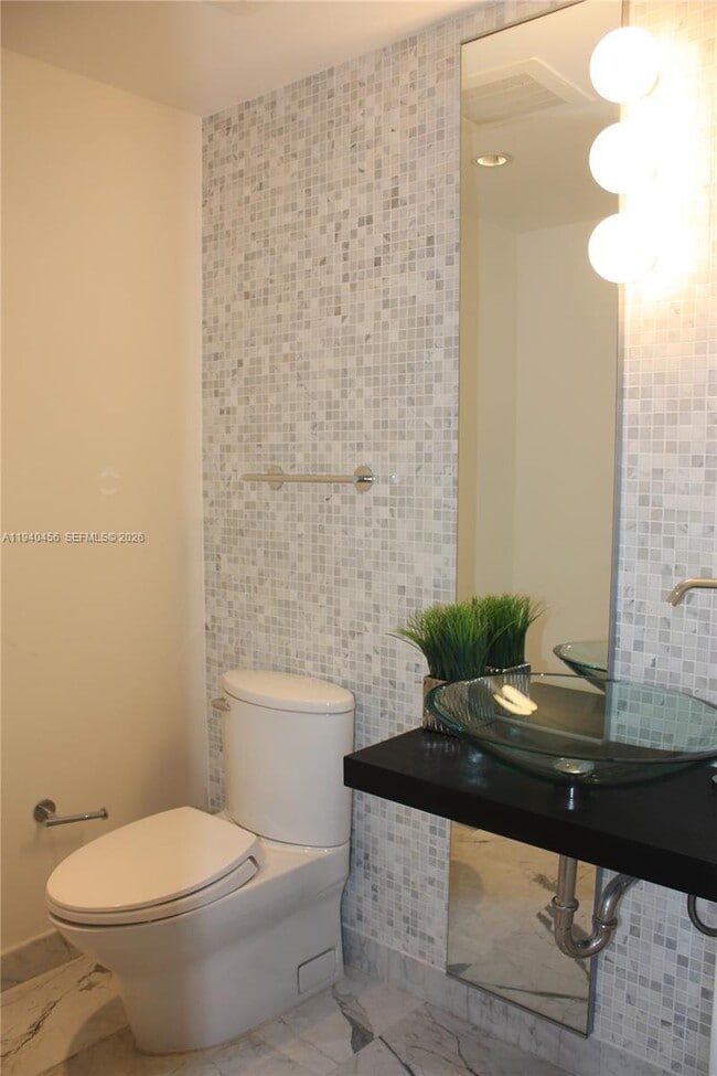 Building Photo - 200 Biscayne Blvd Way