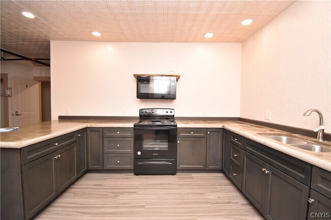 Building Photo - 152 Court St