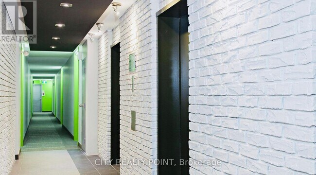 Photo du bâtiment - 666 Spadina Ave.