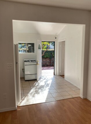 Foto del edificio - 7137 Hawthorn Ave