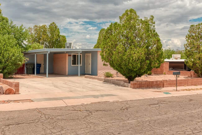 Building Photo - 8145 E Nicaragua Dr