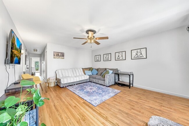 Building Photo - 12 Pavonia Ct