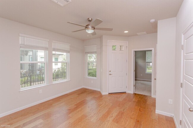 Building Photo - 3 br, 3.5 bath Condo - 10110 Erwin Trail