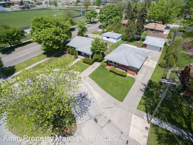 Building Photo - 3 br, 1.5 bath House - 19621 Lochmoor