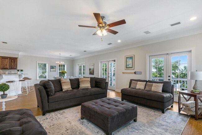 Building Photo - 8008 Belle Fontaine Dr