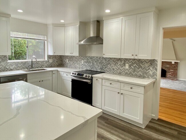 Building Photo - Spacious and remodeled 4 Bedroom, 2.5 Bath...