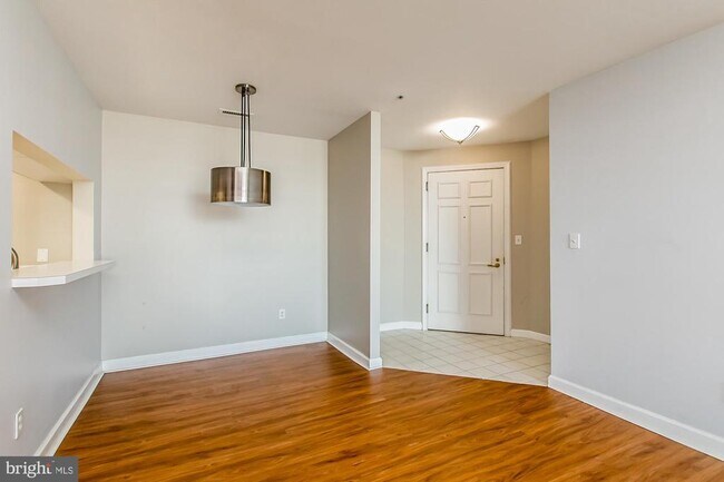 Building Photo - 100 Harborview Dr