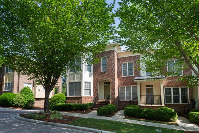 Foto del edificio - Great End Unit Luxury Townhome in RTP
