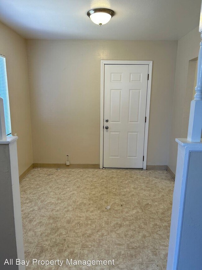 Building Photo - 2 br, 1 bath House - 15295 Upton Ave.