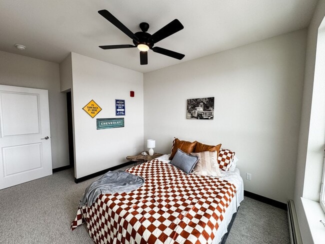Interior Photo - The Skyline