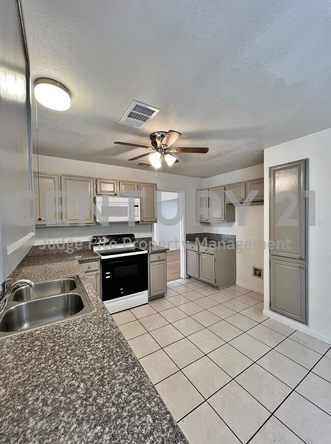 Building Photo - Stunning 2-Story 4/2.5/2 With Fireplace In...