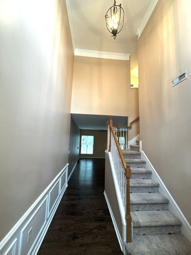 Building Photo - 3 Bedroom Townhome in Morrisville