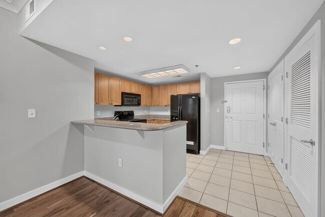 Building Photo - 777 7th St NW